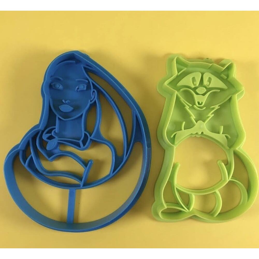 DISNEY INDIAN PRINCESS POCAHONTAS & MEEKO RACCOON PLASTIC COOKIE CUTTERS SET LOT